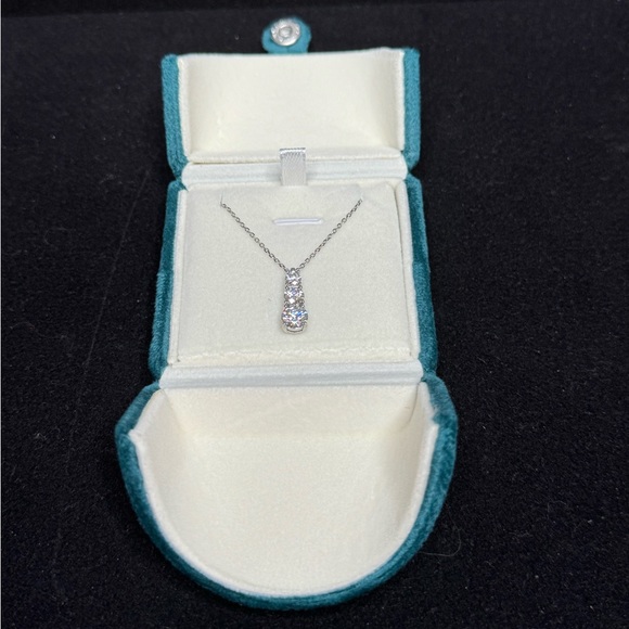 CERTIFIED 1.8CT 3-STONE MOISSANITE DIAMOND PENDANT NECKLACE - Picture 6 of 9